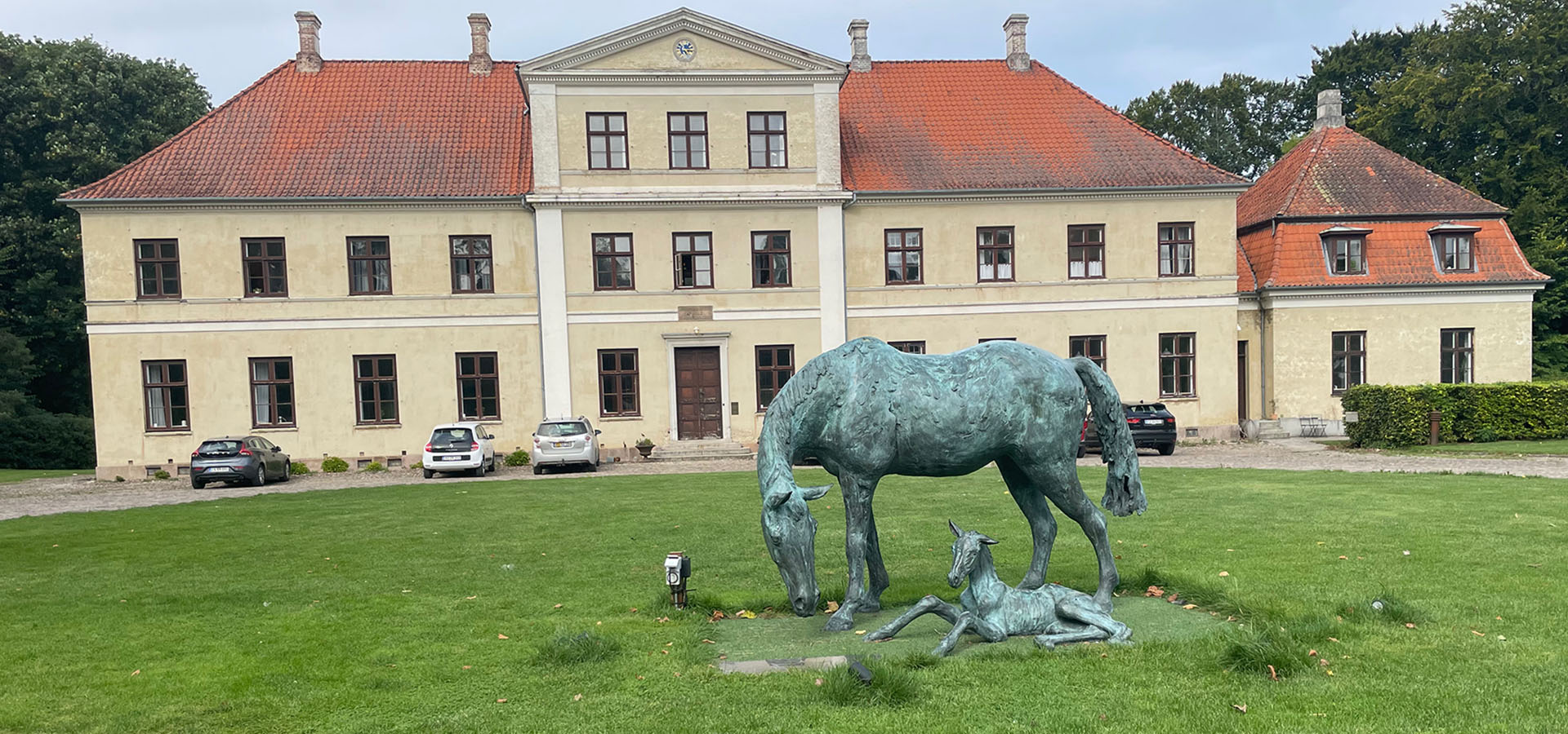 Mårslet havemand, havehjælp