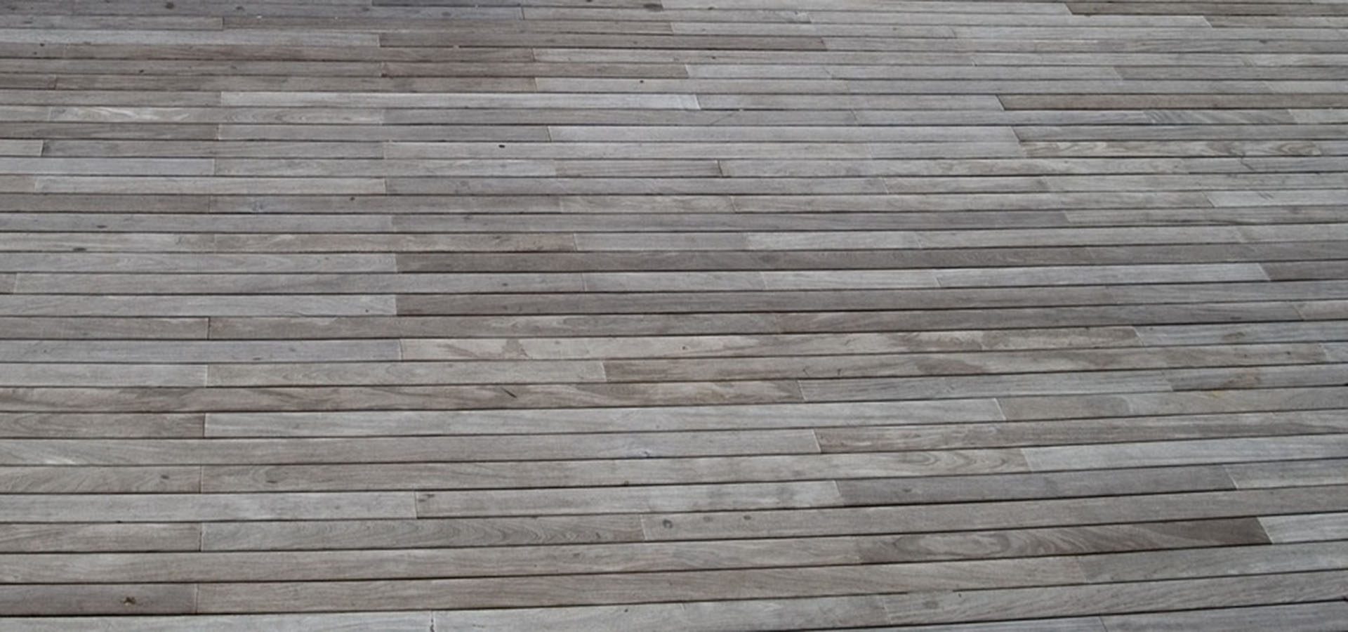 Træ terrasse renses